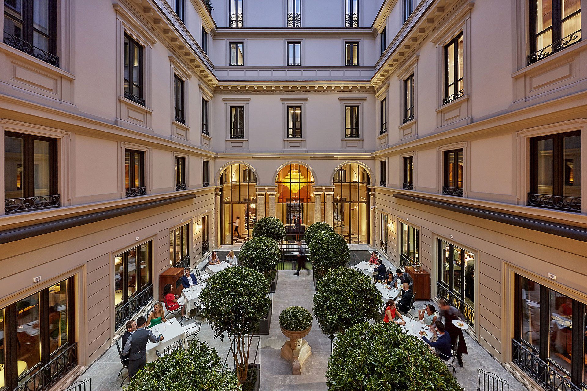 milan-fine-dining-seta-courtyard-01 MANDARIN ORIENTAL HOTEL 6